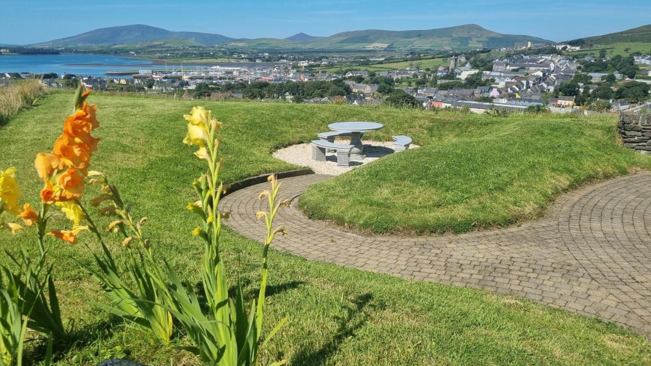 Fab View (Adults Only) Hotel Дингъл Екстериор снимка