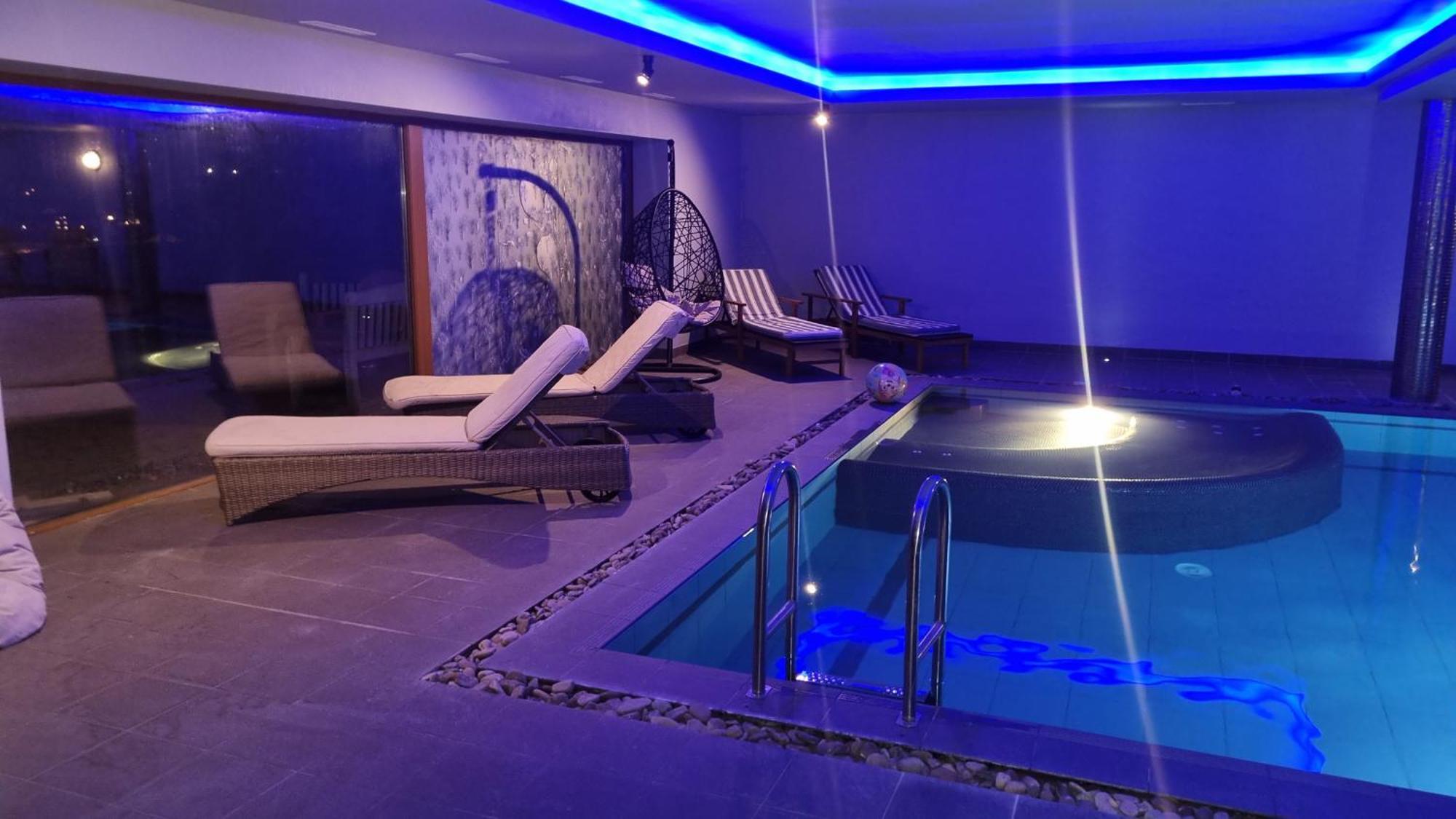 Fab View (Adults Only) Hotel Дингъл Екстериор снимка