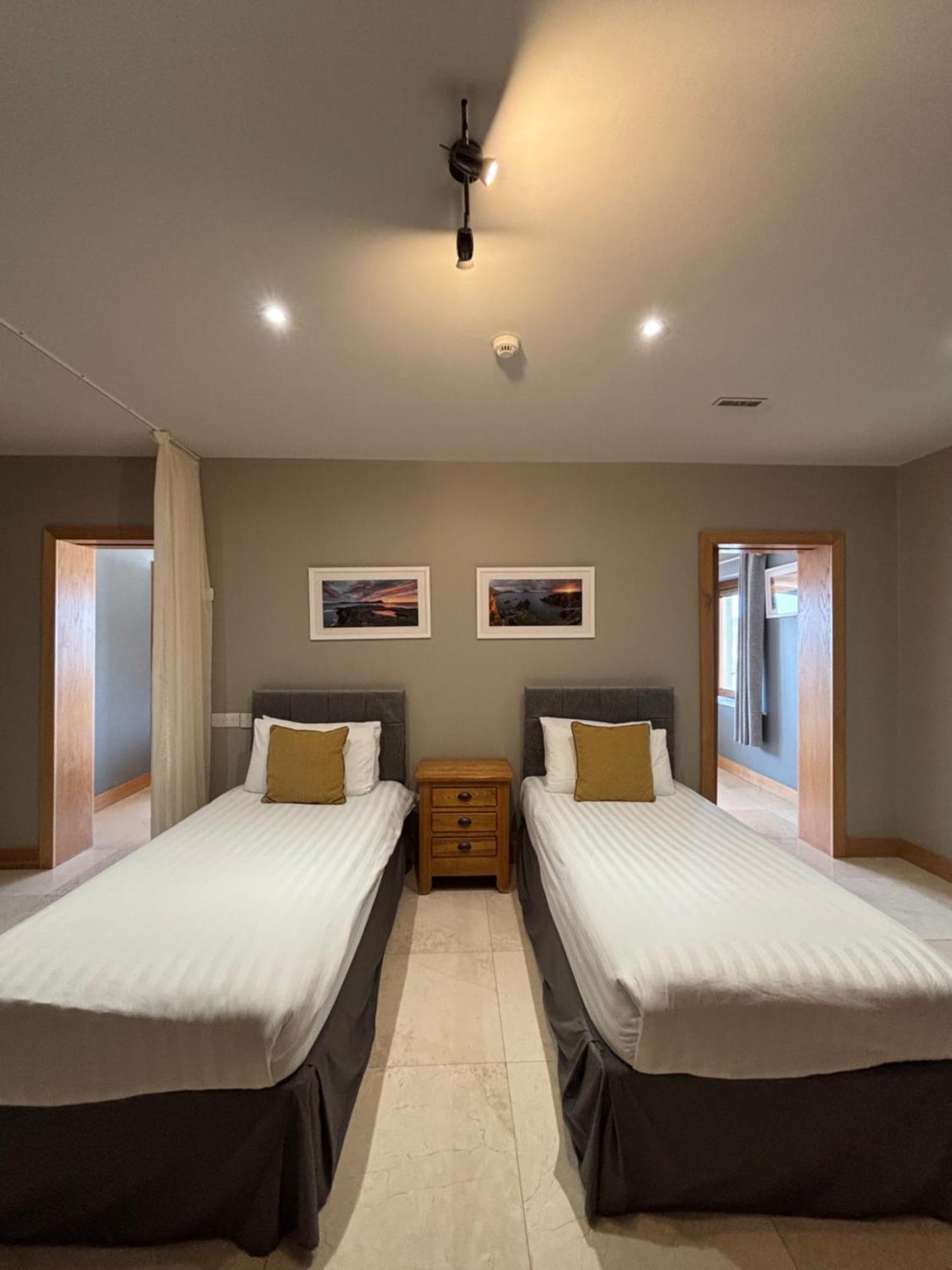 Fab View (Adults Only) Hotel Дингъл Екстериор снимка