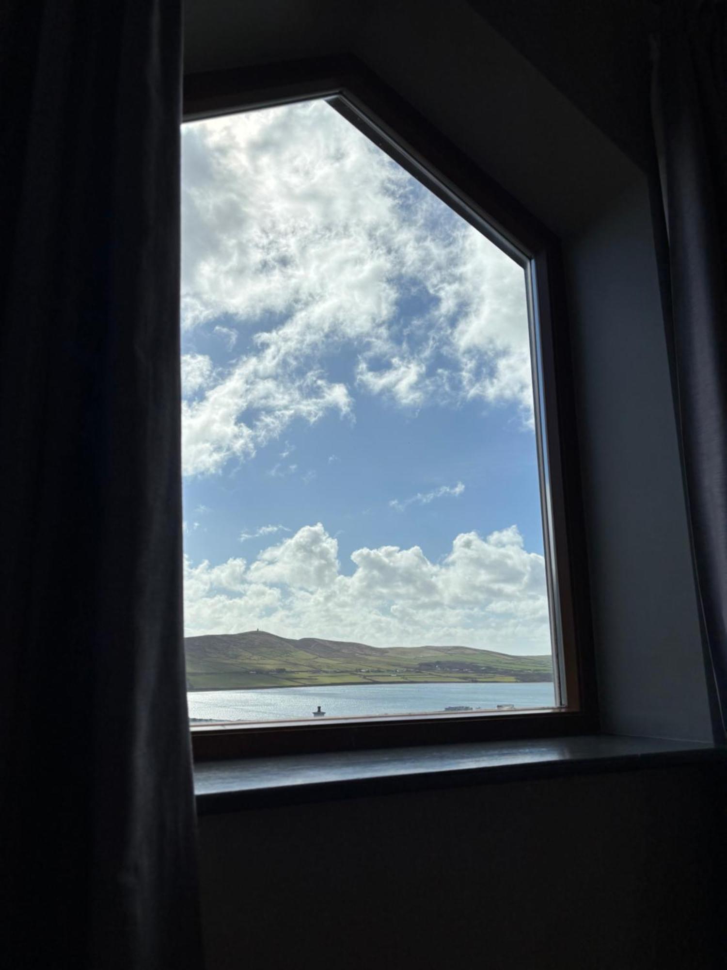 Fab View (Adults Only) Hotel Дингъл Екстериор снимка
