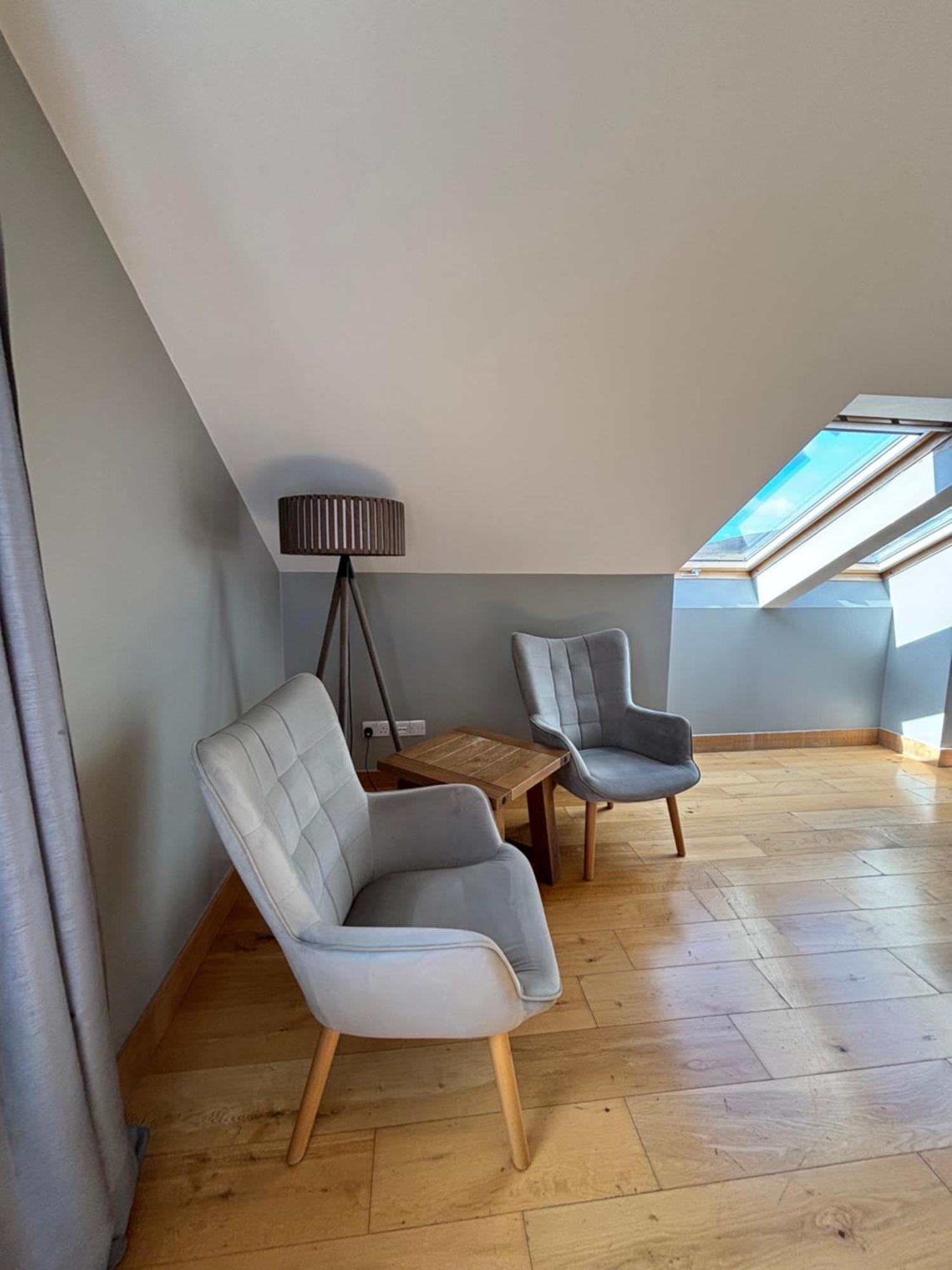 Fab View (Adults Only) Hotel Дингъл Екстериор снимка