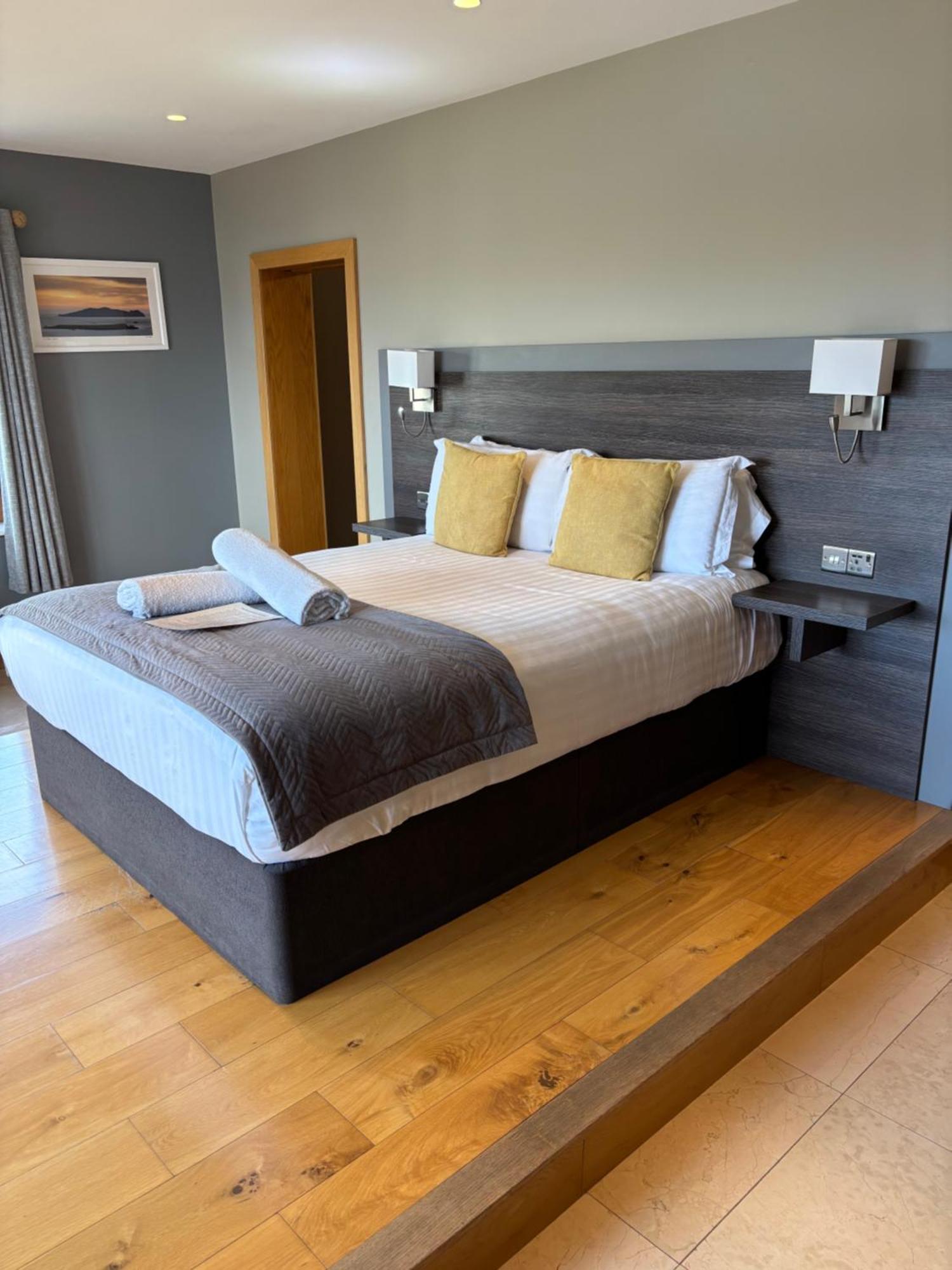 Fab View (Adults Only) Hotel Дингъл Екстериор снимка