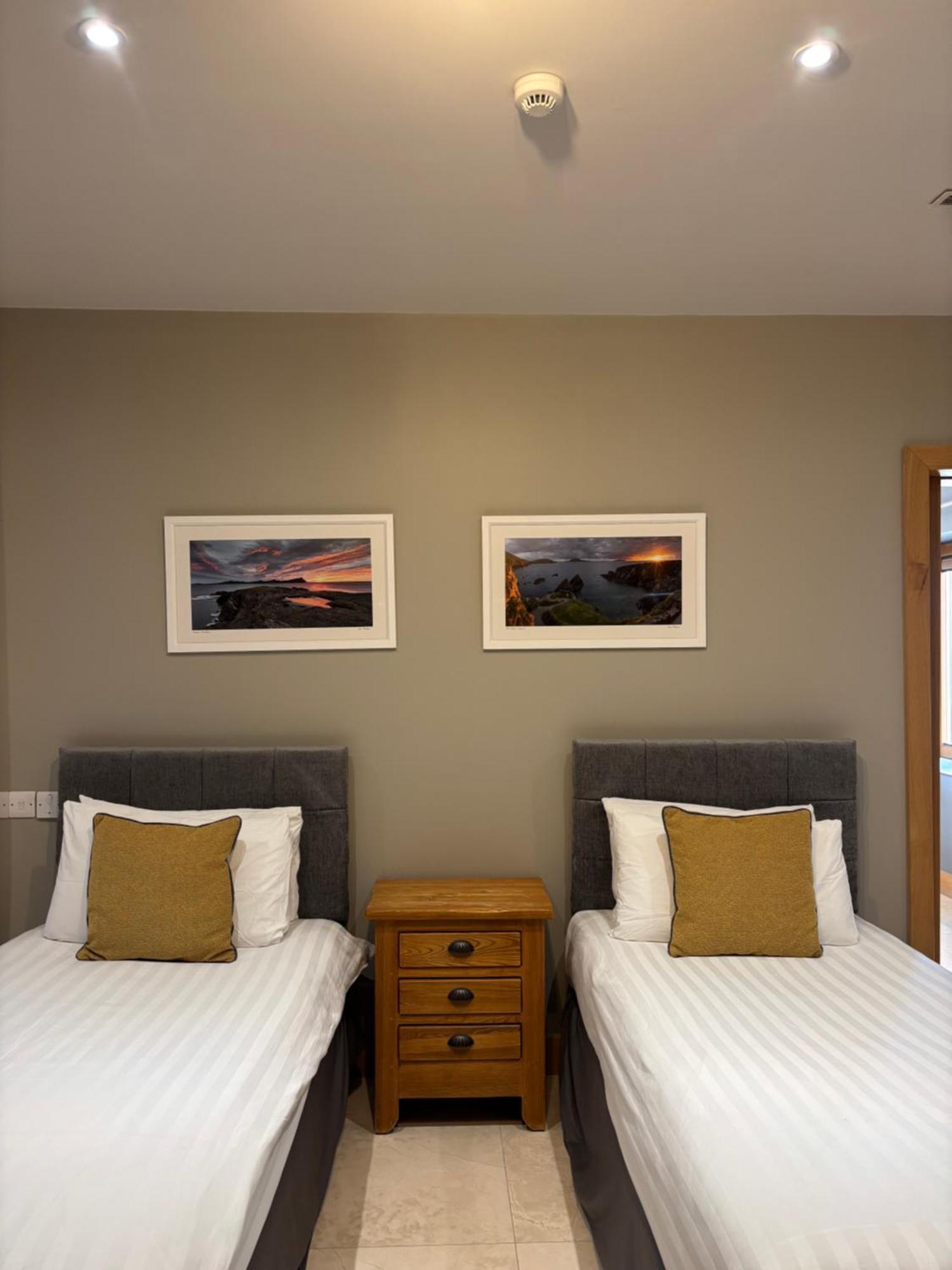 Fab View (Adults Only) Hotel Дингъл Екстериор снимка